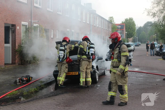 Personenauto gaat in vlammen op