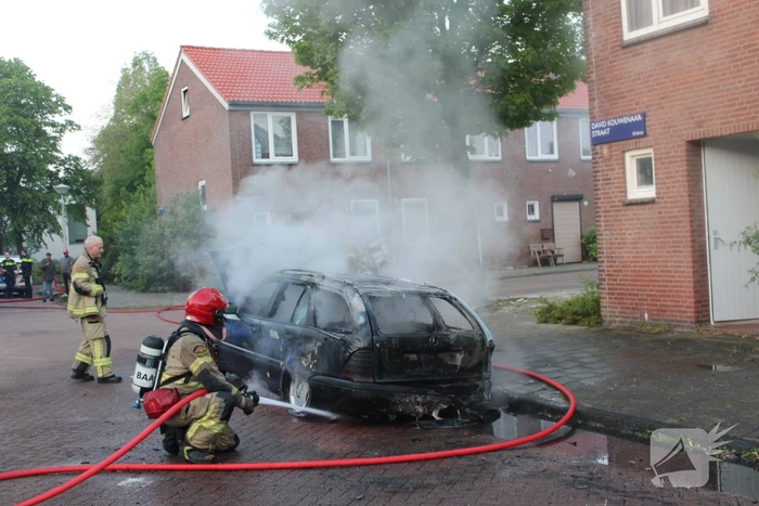 Personenauto gaat in vlammen op