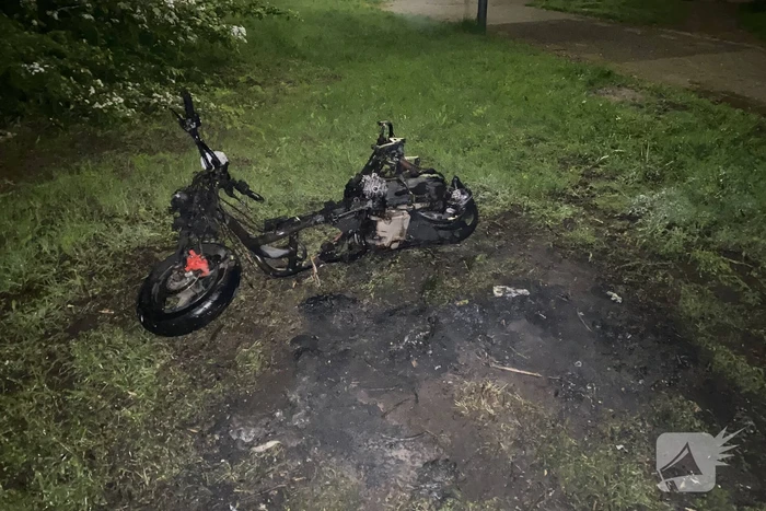 Scooter volledig uitgebrand