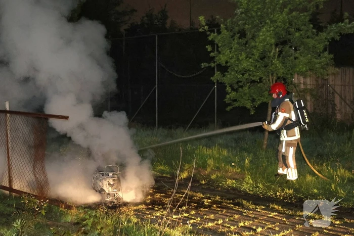 Scooter volledig verwoest door brand
