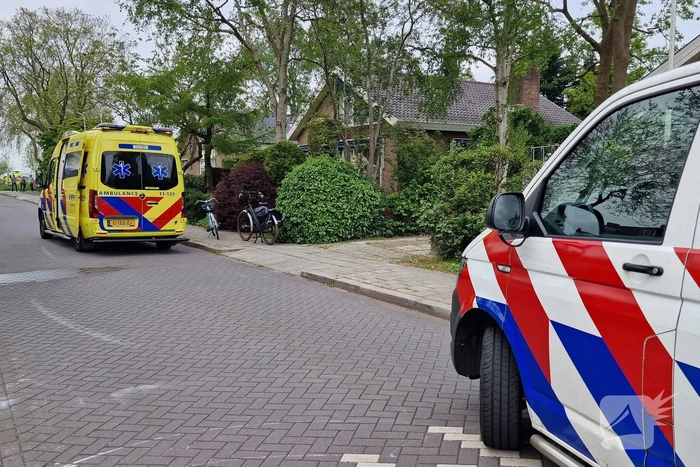 Vrouw met fiets ernstig gewond na val