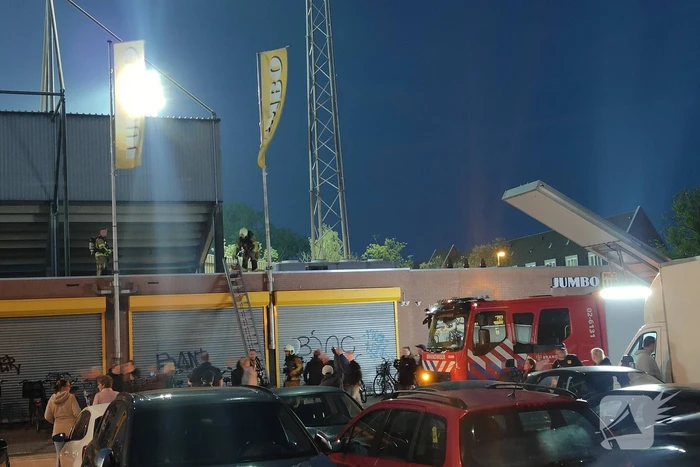 Brandweer ingezet voor mogelijke dakbrand