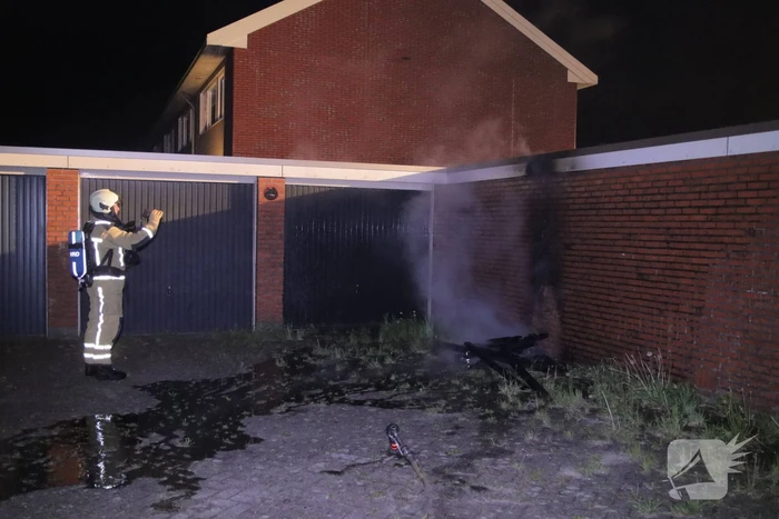 Garageboxen beschadigd door brandstichting