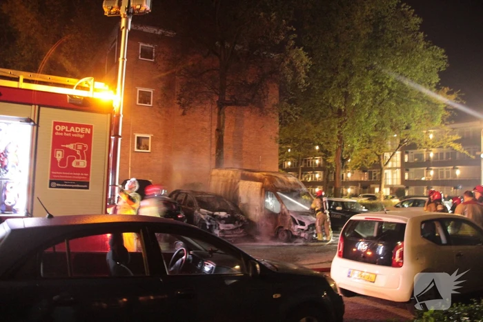 Meerdere voertuigen verwoest door brand