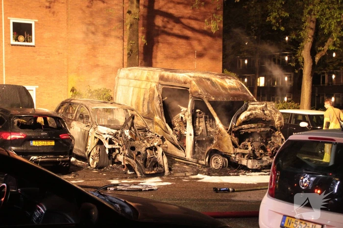 Meerdere voertuigen verwoest door brand