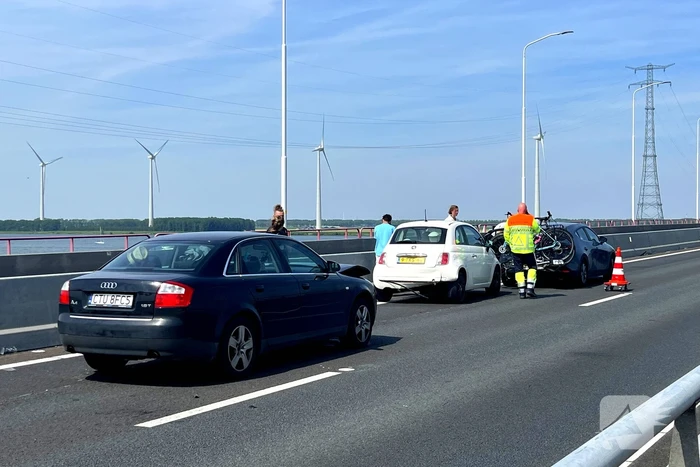 Kettingbotsing op Haringvlietbrug