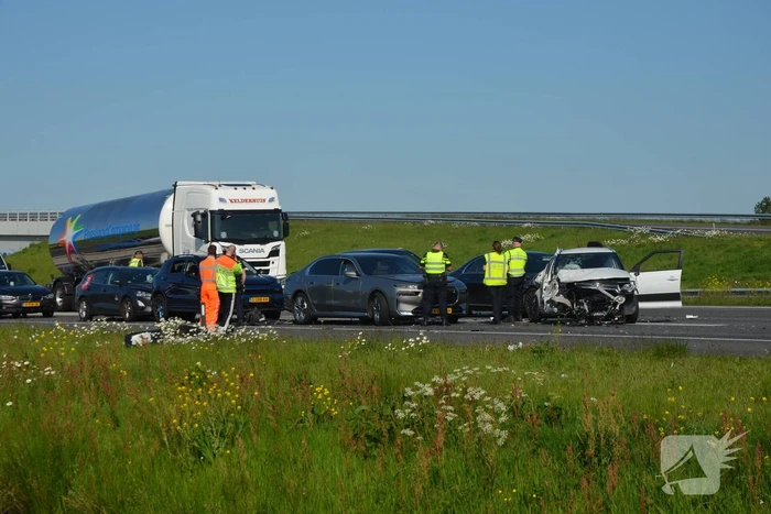 Meerdere voertuigen bij ernstig ongeval op snelweg