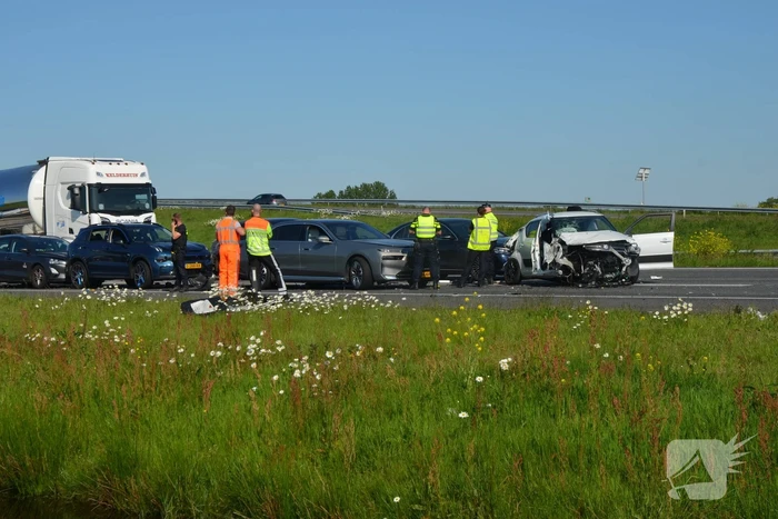 Meerdere voertuigen bij ernstig ongeval op snelweg