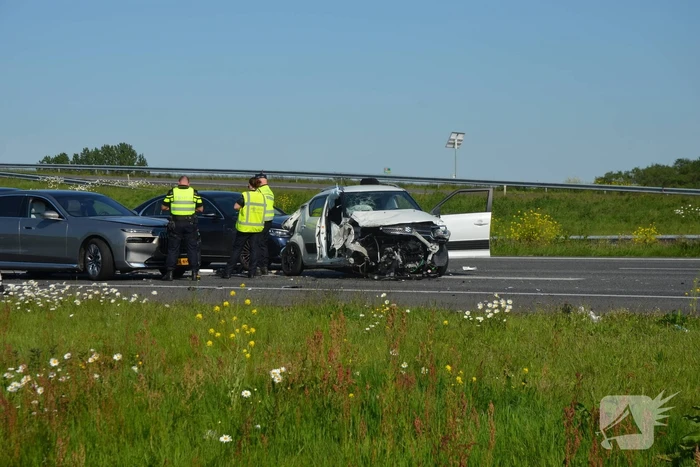 Meerdere voertuigen bij ernstig ongeval op snelweg