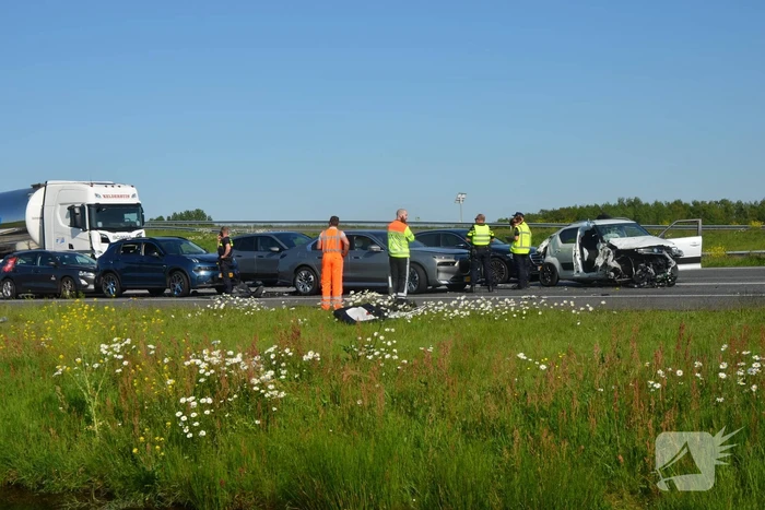 Meerdere voertuigen bij ernstig ongeval op snelweg