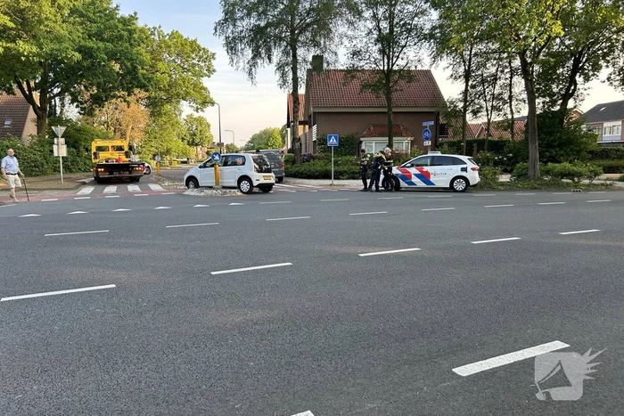 Auto vast op vluchtheuvel