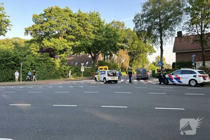 Auto vast op vluchtheuvel