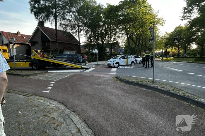 Auto vast op vluchtheuvel