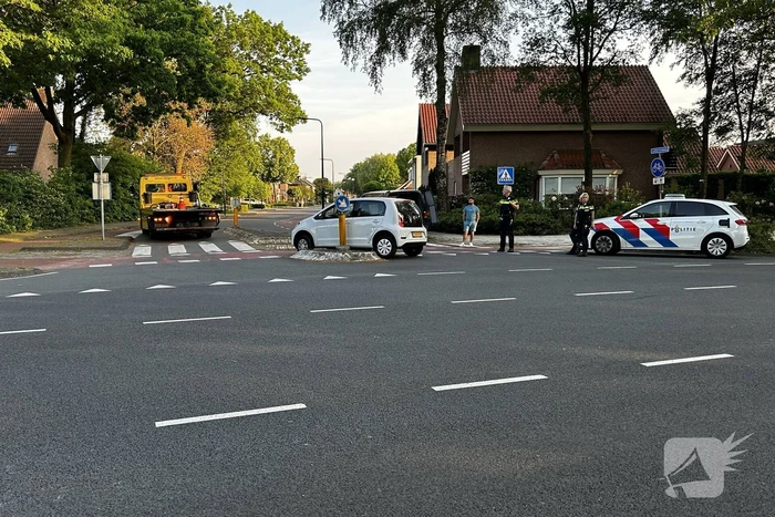 Auto vast op vluchtheuvel