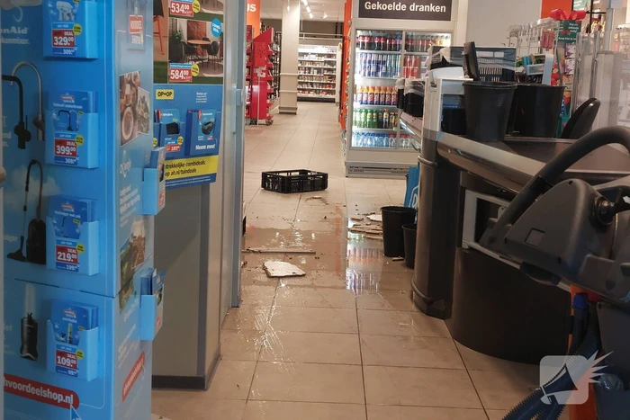 Wateroverlast in Albert Heijn door gesprongen leiding