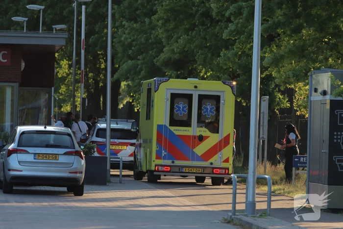 Politie onderzoekt mogelijk steekincident in AZC