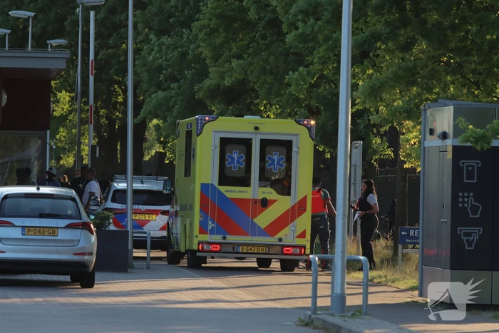 Politie onderzoekt mogelijk steekincident in AZC