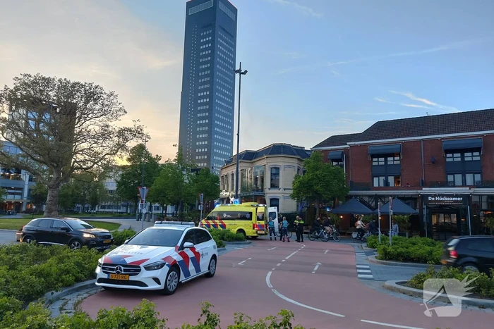 Voetganger en automobilist in botsing