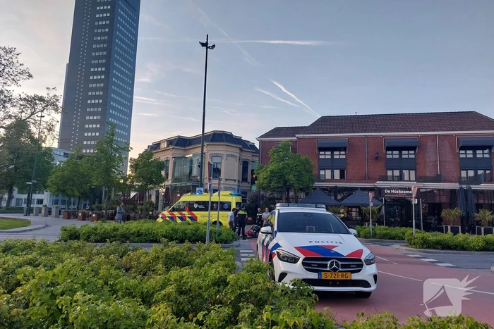 Voetganger en automobilist in botsing