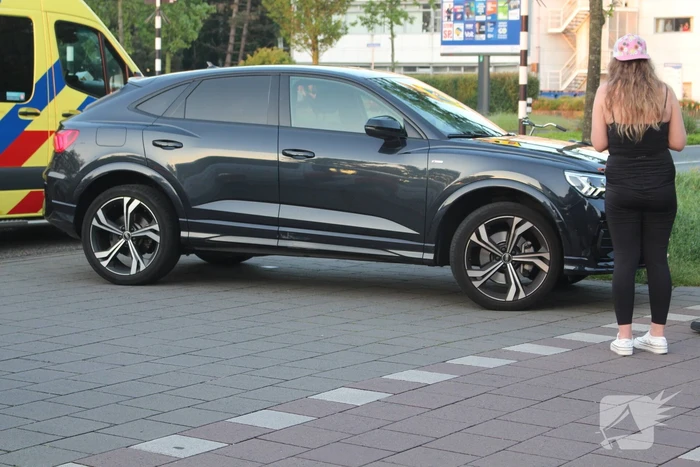 Fietser en automobilist botsen met elkaar
