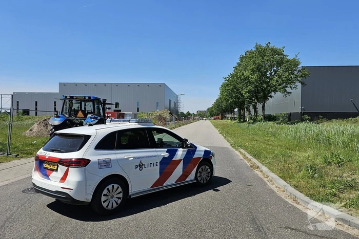 Zonnepanelen vliegen op dak in brand