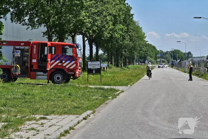 Zonnepanelen vliegen op dak in brand