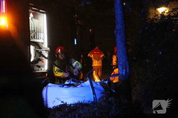 Auto volledig verwoest door felle brand
