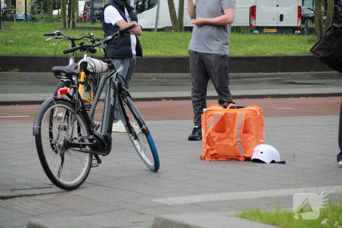 Fietsbezorger aangereden door automobilist