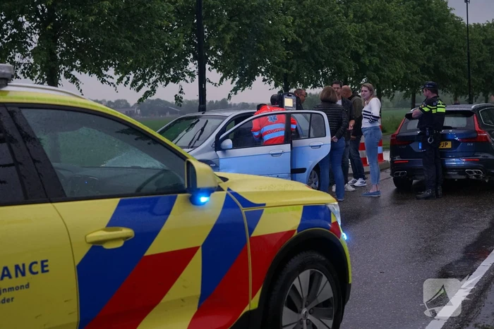 Veel schade bij frontale aanrijding tussen twee voertuigen
