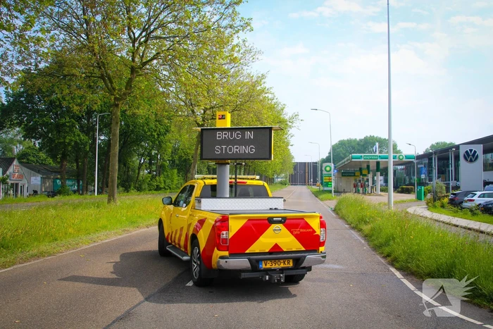 Enorme omleiding door brug in storing
