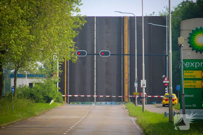 Enorme omleiding door brug in storing