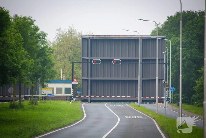 Enorme omleiding door brug in storing