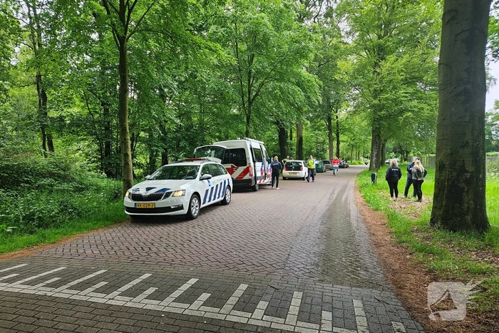 Automobilisten van de weg voor verkeerscontrole