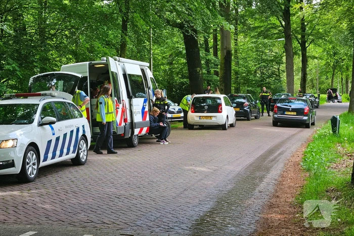 Automobilisten van de weg voor verkeerscontrole