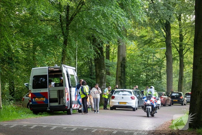 Automobilisten van de weg voor verkeerscontrole