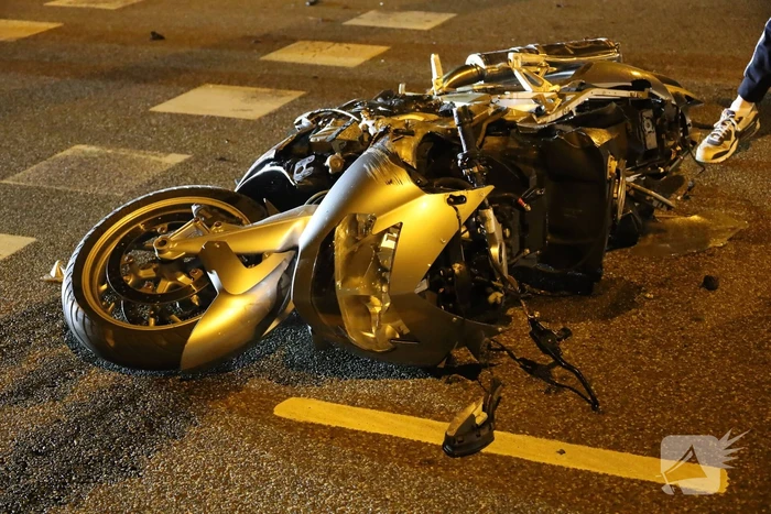 Motorrijder gewond na val bij kruising