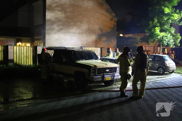 Flinke schade na brand in geparkeerde auto