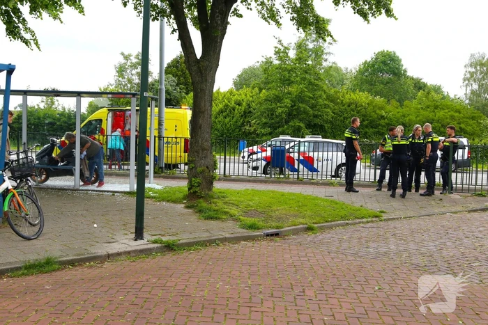 Scooterrijder rijdt tegen Bushokje en raakt gewond