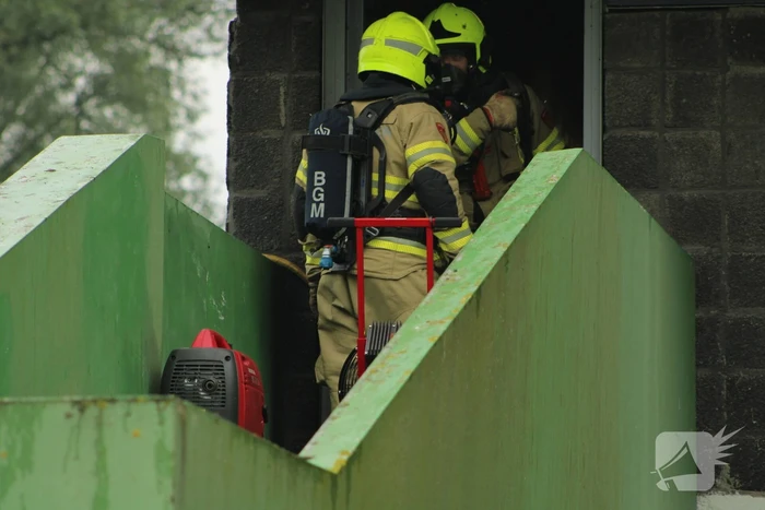 Brand in berging van flatgebouw