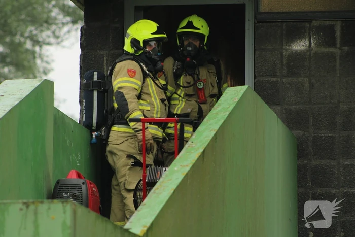 Brand in berging van flatgebouw