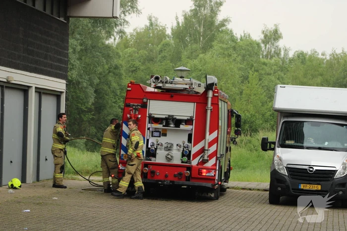 Brand in berging van flatgebouw