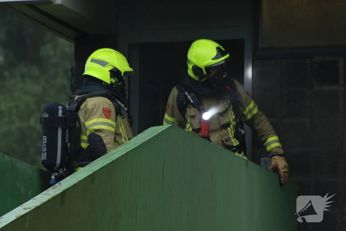 Brand in berging van flatgebouw