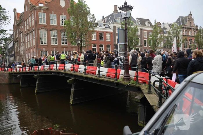 Ruim 200 pro-Palestina demonstranten dringen Stopera binnen