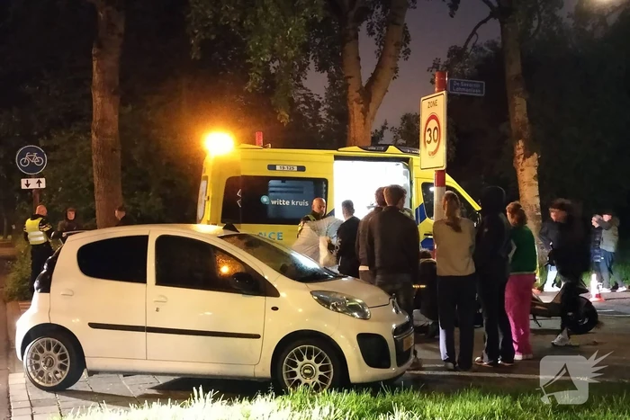 Persoon gewond bij aanrijding met scooter
