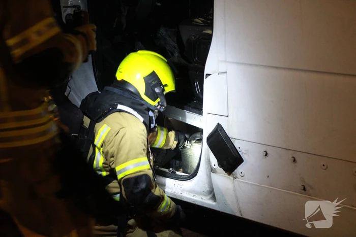 Voorkant bestelbus afgebrand