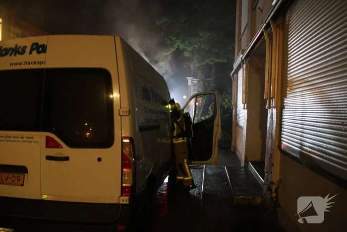 Voorkant bestelbus afgebrand