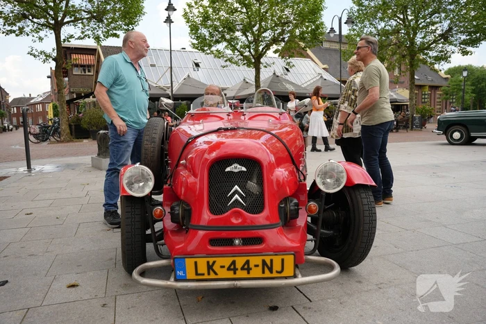 Klassieke auto's te bewonderen in het centrum