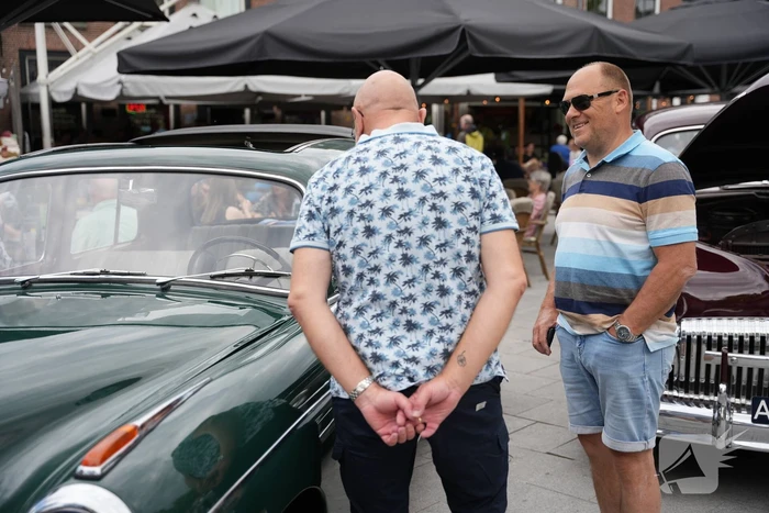 Klassieke auto's te bewonderen in het centrum