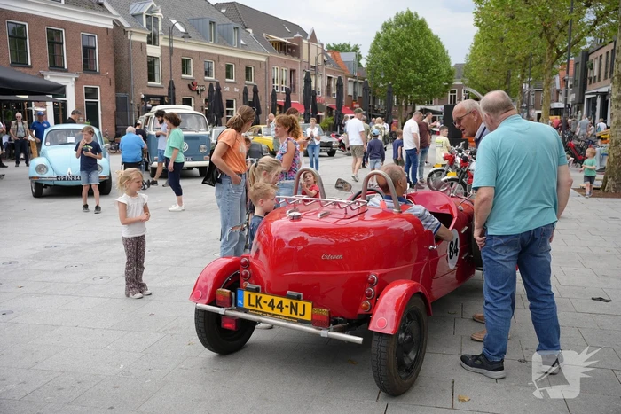 Klassieke auto's te bewonderen in het centrum