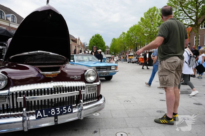 Klassieke auto's te bewonderen in het centrum